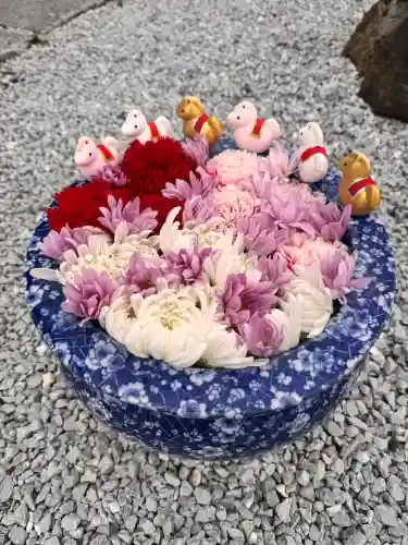 埼玉厄除け開運大師・龍泉寺（切り絵御朱印発祥の寺）の{uncategorized: "未分類", other: "その他", undefined: "問題あり", building: "その他建物", grave: "お墓", sacred_gate: "鳥居", guardian: "狛犬", statue: "像", buddha: "仏像", history: "歴史", nature: "自然", garden: "庭園", animal: "動物", pagoda: "塔", temizu: "手水舎", mountain_gate: "山門・神門", sanctuary: "本殿・本堂", subordinate: "末社・摂社", art: "芸術", scenery: "景色", jizo: "地蔵", ema: "絵馬", goshuin: "御朱印", omikuji: "おみくじ", items: "授与品その他", amulet: "お守り", goshuincho: "御朱印帳", eats: "食事", festival: "お祭り", votive_dance: "神楽", shichigosan: "七五三参", wedding: "結婚式", experience: "体験その他", initially: "初詣", around: "周辺", anti_infection: "感染症対策"}