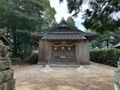 出雲路幸神社の{uncategorized: "未分類", other: "その他", undefined: "問題あり", building: "その他建物", grave: "お墓", sacred_gate: "鳥居", guardian: "狛犬", statue: "像", buddha: "仏像", history: "歴史", nature: "自然", garden: "庭園", animal: "動物", pagoda: "塔", temizu: "手水舎", mountain_gate: "山門・神門", sanctuary: "本殿・本堂", subordinate: "末社・摂社", art: "芸術", scenery: "景色", jizo: "地蔵", ema: "絵馬", goshuin: "御朱印", omikuji: "おみくじ", items: "授与品その他", amulet: "お守り", goshuincho: "御朱印帳", eats: "食事", festival: "お祭り", votive_dance: "神楽", shichigosan: "七五三参", wedding: "結婚式", experience: "体験その他", initially: "初詣", around: "周辺", anti_infection: "感染症対策"}