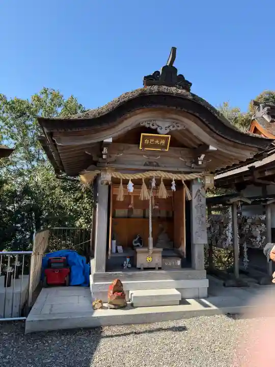 竹生島神社(都久夫須麻神社)の{uncategorized: "未分類", other: "その他", undefined: "問題あり", building: "その他建物", grave: "お墓", sacred_gate: "鳥居", guardian: "狛犬", statue: "像", buddha: "仏像", history: "歴史", nature: "自然", garden: "庭園", animal: "動物", pagoda: "塔", temizu: "手水舎", mountain_gate: "山門・神門", sanctuary: "本殿・本堂", subordinate: "末社・摂社", art: "芸術", scenery: "景色", jizo: "地蔵", ema: "絵馬", goshuin: "御朱印", omikuji: "おみくじ", items: "授与品その他", amulet: "お守り", goshuincho: "御朱印帳", eats: "食事", festival: "お祭り", votive_dance: "神楽", shichigosan: "七五三参", wedding: "結婚式", experience: "体験その他", initially: "初詣", around: "周辺", anti_infection: "感染症対策"}