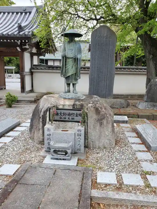 法音寺の像