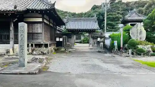 常安寺の山門