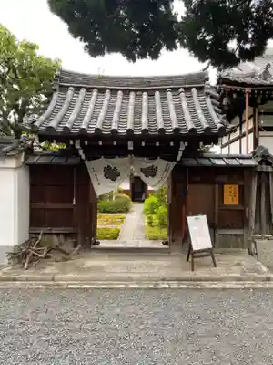 尊陽院の山門・神門