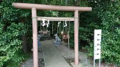 座間神社の鳥居