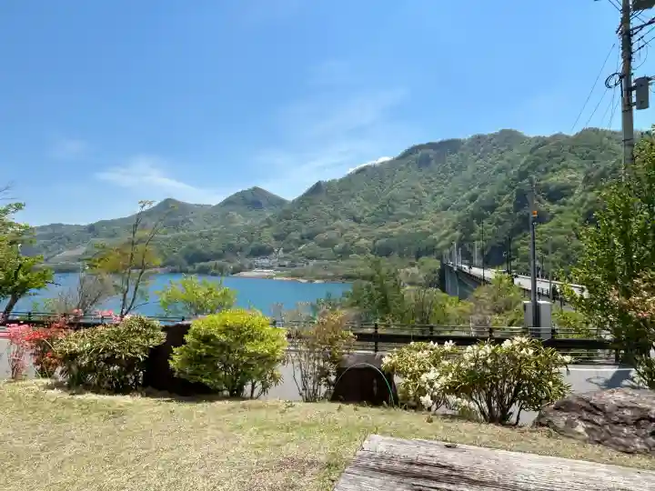 宝登山神社の{uncategorized: "未分類", other: "その他", undefined: "問題あり", building: "その他建物", grave: "お墓", sacred_gate: "鳥居", guardian: "狛犬", statue: "像", buddha: "仏像", history: "歴史", nature: "自然", garden: "庭園", animal: "動物", pagoda: "塔", temizu: "手水舎", mountain_gate: "山門・神門", sanctuary: "本殿・本堂", subordinate: "末社・摂社", art: "芸術", scenery: "景色", jizo: "地蔵", ema: "絵馬", goshuin: "御朱印", omikuji: "おみくじ", items: "授与品その他", amulet: "お守り", goshuincho: "御朱印帳", eats: "食事", festival: "お祭り", votive_dance: "神楽", shichigosan: "七五三参", wedding: "結婚式", experience: "体験その他", initially: "初詣", around: "周辺", anti_infection: "感染症対策"}