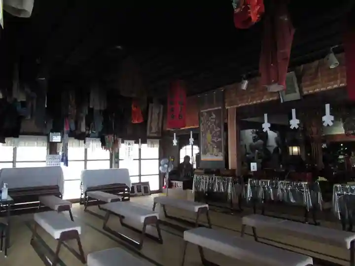 岩舟山高勝寺の本殿・本堂