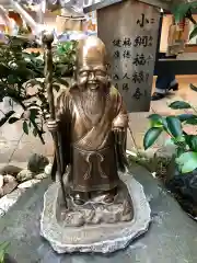 小網神社の像