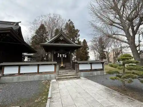 鳥海月山両所宮の{uncategorized: "未分類", other: "その他", undefined: "問題あり", building: "その他建物", grave: "お墓", sacred_gate: "鳥居", guardian: "狛犬", statue: "像", buddha: "仏像", history: "歴史", nature: "自然", garden: "庭園", animal: "動物", pagoda: "塔", temizu: "手水舎", mountain_gate: "山門・神門", sanctuary: "本殿・本堂", subordinate: "末社・摂社", art: "芸術", scenery: "景色", jizo: "地蔵", ema: "絵馬", goshuin: "御朱印", omikuji: "おみくじ", items: "授与品その他", amulet: "お守り", goshuincho: "御朱印帳", eats: "食事", festival: "お祭り", votive_dance: "神楽", shichigosan: "七五三参", wedding: "結婚式", experience: "体験その他", initially: "初詣", around: "周辺", anti_infection: "感染症対策"}