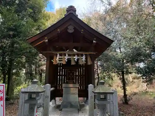 旦椋神社の{uncategorized: "未分類", other: "その他", undefined: "問題あり", building: "その他建物", grave: "お墓", sacred_gate: "鳥居", guardian: "狛犬", statue: "像", buddha: "仏像", history: "歴史", nature: "自然", garden: "庭園", animal: "動物", pagoda: "塔", temizu: "手水舎", mountain_gate: "山門・神門", sanctuary: "本殿・本堂", subordinate: "末社・摂社", art: "芸術", scenery: "景色", jizo: "地蔵", ema: "絵馬", goshuin: "御朱印", omikuji: "おみくじ", items: "授与品その他", amulet: "お守り", goshuincho: "御朱印帳", eats: "食事", festival: "お祭り", votive_dance: "神楽", shichigosan: "七五三参", wedding: "結婚式", experience: "体験その他", initially: "初詣", around: "周辺", anti_infection: "感染症対策"}