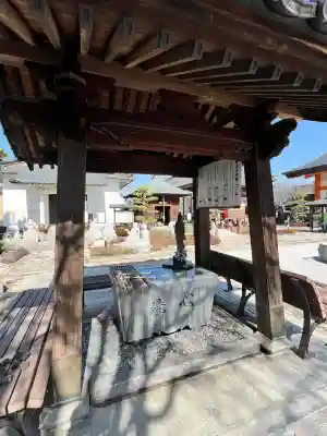 徳蔵寺の{uncategorized: "未分類", other: "その他", undefined: "問題あり", building: "その他建物", grave: "お墓", sacred_gate: "鳥居", guardian: "狛犬", statue: "像", buddha: "仏像", history: "歴史", nature: "自然", garden: "庭園", animal: "動物", pagoda: "塔", temizu: "手水舎", mountain_gate: "山門・神門", sanctuary: "本殿・本堂", subordinate: "末社・摂社", art: "芸術", scenery: "景色", jizo: "地蔵", ema: "絵馬", goshuin: "御朱印", omikuji: "おみくじ", items: "授与品その他", amulet: "お守り", goshuincho: "御朱印帳", eats: "食事", festival: "お祭り", votive_dance: "神楽", shichigosan: "七五三参", wedding: "結婚式", experience: "体験その他", initially: "初詣", around: "周辺", anti_infection: "感染症対策"}