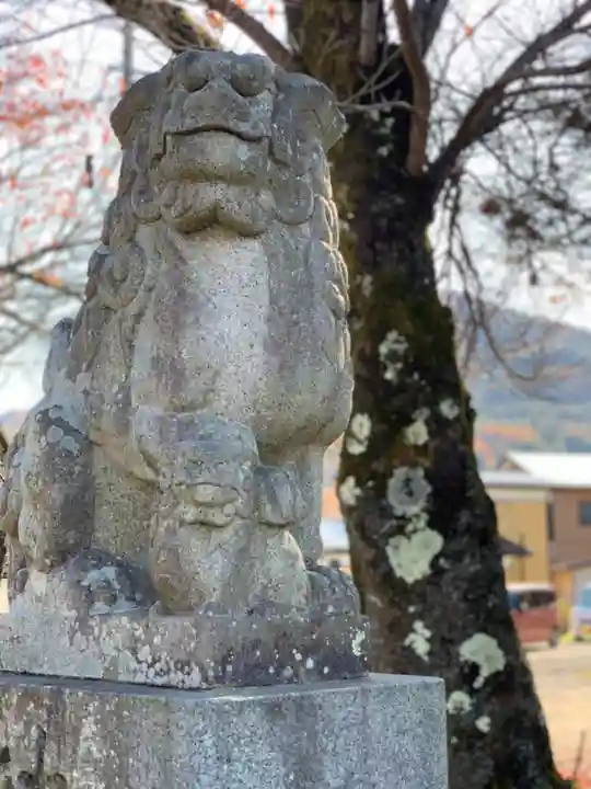北東本宮小室浅間神社の狛犬