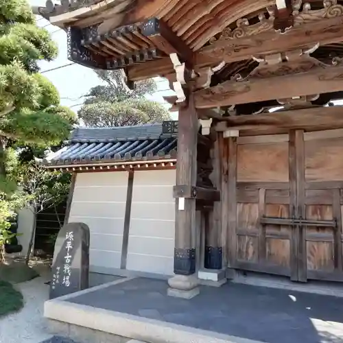 海泉寺の山門