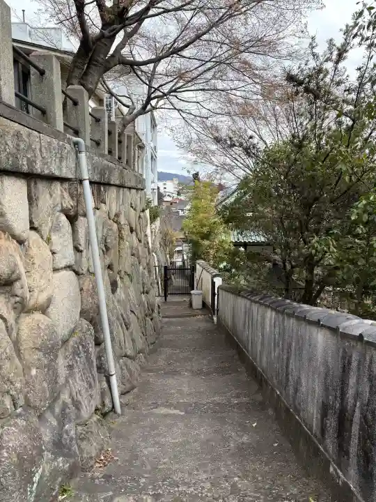 妙光院の{uncategorized: "未分類", other: "その他", undefined: "問題あり", building: "その他建物", grave: "お墓", sacred_gate: "鳥居", guardian: "狛犬", statue: "像", buddha: "仏像", history: "歴史", nature: "自然", garden: "庭園", animal: "動物", pagoda: "塔", temizu: "手水舎", mountain_gate: "山門・神門", sanctuary: "本殿・本堂", subordinate: "末社・摂社", art: "芸術", scenery: "景色", jizo: "地蔵", ema: "絵馬", goshuin: "御朱印", omikuji: "おみくじ", items: "授与品その他", amulet: "お守り", goshuincho: "御朱印帳", eats: "食事", festival: "お祭り", votive_dance: "神楽", shichigosan: "七五三参", wedding: "結婚式", experience: "体験その他", initially: "初詣", around: "周辺", anti_infection: "感染症対策"}