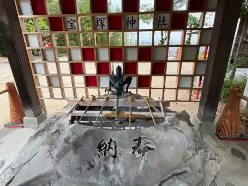 宝塚神社の{uncategorized: "未分類", other: "その他", undefined: "問題あり", building: "その他建物", grave: "お墓", sacred_gate: "鳥居", guardian: "狛犬", statue: "像", buddha: "仏像", history: "歴史", nature: "自然", garden: "庭園", animal: "動物", pagoda: "塔", temizu: "手水舎", mountain_gate: "山門・神門", sanctuary: "本殿・本堂", subordinate: "末社・摂社", art: "芸術", scenery: "景色", jizo: "地蔵", ema: "絵馬", goshuin: "御朱印", omikuji: "おみくじ", items: "授与品その他", amulet: "お守り", goshuincho: "御朱印帳", eats: "食事", festival: "お祭り", votive_dance: "神楽", shichigosan: "七五三参", wedding: "結婚式", experience: "体験その他", initially: "初詣", around: "周辺", anti_infection: "感染症対策"}