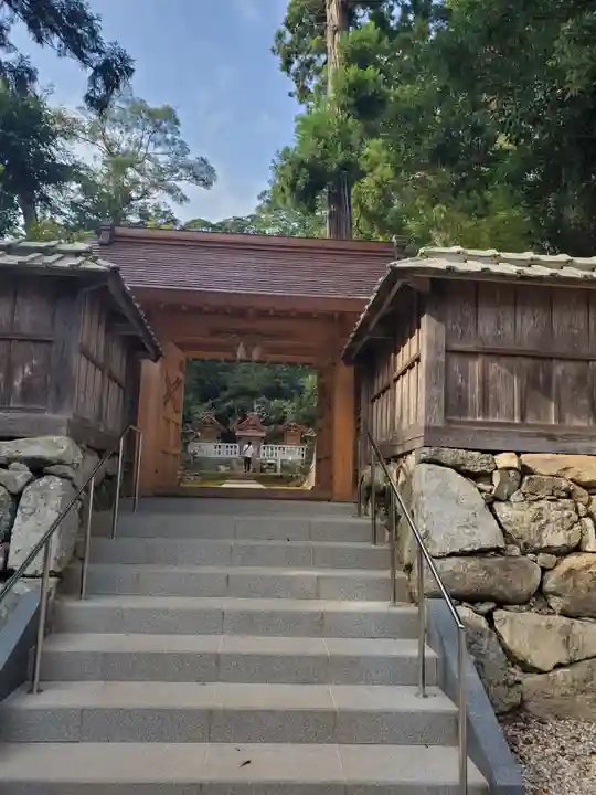 出雲大社北島国造館 出雲教の山門・神門