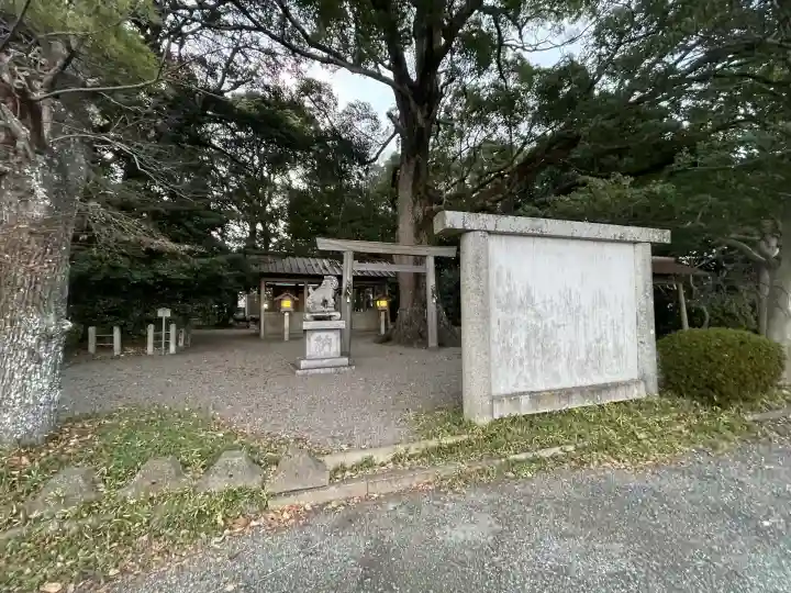 箕曲神社の{uncategorized: "未分類", other: "その他", undefined: "問題あり", building: "その他建物", grave: "お墓", sacred_gate: "鳥居", guardian: "狛犬", statue: "像", buddha: "仏像", history: "歴史", nature: "自然", garden: "庭園", animal: "動物", pagoda: "塔", temizu: "手水舎", mountain_gate: "山門・神門", sanctuary: "本殿・本堂", subordinate: "末社・摂社", art: "芸術", scenery: "景色", jizo: "地蔵", ema: "絵馬", goshuin: "御朱印", omikuji: "おみくじ", items: "授与品その他", amulet: "お守り", goshuincho: "御朱印帳", eats: "食事", festival: "お祭り", votive_dance: "神楽", shichigosan: "七五三参", wedding: "結婚式", experience: "体験その他", initially: "初詣", around: "周辺", anti_infection: "感染症対策"}