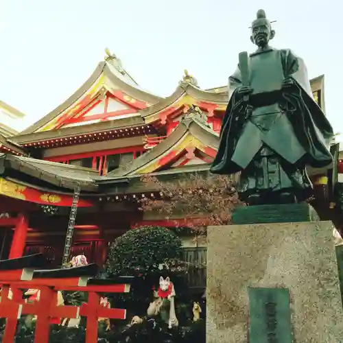 京濱伏見稲荷神社の像