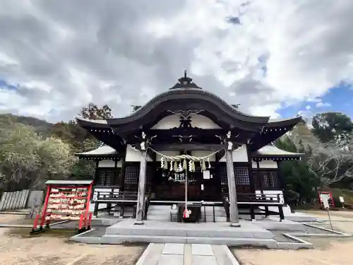 木華佐久耶比咩神社の{uncategorized: "未分類", other: "その他", undefined: "問題あり", building: "その他建物", grave: "お墓", sacred_gate: "鳥居", guardian: "狛犬", statue: "像", buddha: "仏像", history: "歴史", nature: "自然", garden: "庭園", animal: "動物", pagoda: "塔", temizu: "手水舎", mountain_gate: "山門・神門", sanctuary: "本殿・本堂", subordinate: "末社・摂社", art: "芸術", scenery: "景色", jizo: "地蔵", ema: "絵馬", goshuin: "御朱印", omikuji: "おみくじ", items: "授与品その他", amulet: "お守り", goshuincho: "御朱印帳", eats: "食事", festival: "お祭り", votive_dance: "神楽", shichigosan: "七五三参", wedding: "結婚式", experience: "体験その他", initially: "初詣", around: "周辺", anti_infection: "感染症対策"}
