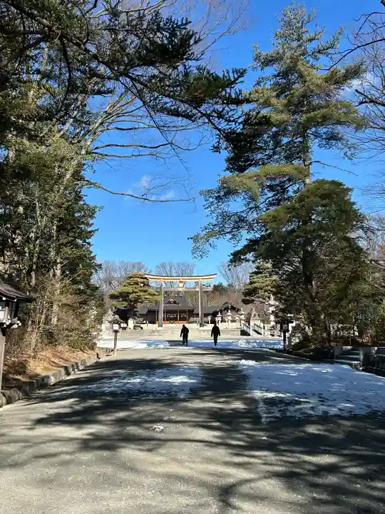 長野縣護國神社の{uncategorized: "未分類", other: "その他", undefined: "問題あり", building: "その他建物", grave: "お墓", sacred_gate: "鳥居", guardian: "狛犬", statue: "像", buddha: "仏像", history: "歴史", nature: "自然", garden: "庭園", animal: "動物", pagoda: "塔", temizu: "手水舎", mountain_gate: "山門・神門", sanctuary: "本殿・本堂", subordinate: "末社・摂社", art: "芸術", scenery: "景色", jizo: "地蔵", ema: "絵馬", goshuin: "御朱印", omikuji: "おみくじ", items: "授与品その他", amulet: "お守り", goshuincho: "御朱印帳", eats: "食事", festival: "お祭り", votive_dance: "神楽", shichigosan: "七五三参", wedding: "結婚式", experience: "体験その他", initially: "初詣", around: "周辺", anti_infection: "感染症対策"}