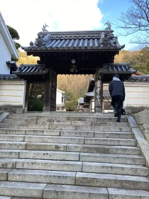 八栗寺の山門