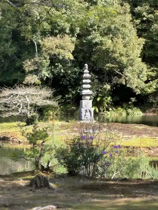 鹿苑寺(金閣寺)の{uncategorized: "未分類", other: "その他", undefined: "問題あり", building: "その他建物", grave: "お墓", sacred_gate: "鳥居", guardian: "狛犬", statue: "像", buddha: "仏像", history: "歴史", nature: "自然", garden: "庭園", animal: "動物", pagoda: "塔", temizu: "手水舎", mountain_gate: "山門・神門", sanctuary: "本殿・本堂", subordinate: "末社・摂社", art: "芸術", scenery: "景色", jizo: "地蔵", ema: "絵馬", goshuin: "御朱印", omikuji: "おみくじ", items: "授与品その他", amulet: "お守り", goshuincho: "御朱印帳", eats: "食事", festival: "お祭り", votive_dance: "神楽", shichigosan: "七五三参", wedding: "結婚式", experience: "体験その他", initially: "初詣", around: "周辺", anti_infection: "感染症対策"}
