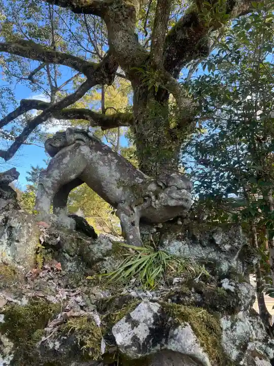 吉香神社の{uncategorized: "未分類", other: "その他", undefined: "問題あり", building: "その他建物", grave: "お墓", sacred_gate: "鳥居", guardian: "狛犬", statue: "像", buddha: "仏像", history: "歴史", nature: "自然", garden: "庭園", animal: "動物", pagoda: "塔", temizu: "手水舎", mountain_gate: "山門・神門", sanctuary: "本殿・本堂", subordinate: "末社・摂社", art: "芸術", scenery: "景色", jizo: "地蔵", ema: "絵馬", goshuin: "御朱印", omikuji: "おみくじ", items: "授与品その他", amulet: "お守り", goshuincho: "御朱印帳", eats: "食事", festival: "お祭り", votive_dance: "神楽", shichigosan: "七五三参", wedding: "結婚式", experience: "体験その他", initially: "初詣", around: "周辺", anti_infection: "感染症対策"}