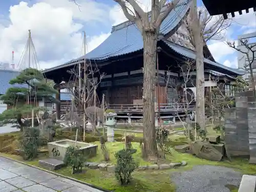 長慶寺の本殿