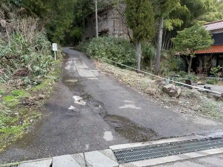 大王寺の{uncategorized: "未分類", other: "その他", undefined: "問題あり", building: "その他建物", grave: "お墓", sacred_gate: "鳥居", guardian: "狛犬", statue: "像", buddha: "仏像", history: "歴史", nature: "自然", garden: "庭園", animal: "動物", pagoda: "塔", temizu: "手水舎", mountain_gate: "山門・神門", sanctuary: "本殿・本堂", subordinate: "末社・摂社", art: "芸術", scenery: "景色", jizo: "地蔵", ema: "絵馬", goshuin: "御朱印", omikuji: "おみくじ", items: "授与品その他", amulet: "お守り", goshuincho: "御朱印帳", eats: "食事", festival: "お祭り", votive_dance: "神楽", shichigosan: "七五三参", wedding: "結婚式", experience: "体験その他", initially: "初詣", around: "周辺", anti_infection: "感染症対策"}