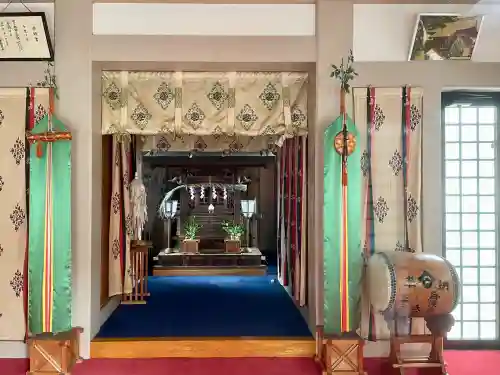 舟渡氷川神社の{uncategorized: "未分類", other: "その他", undefined: "問題あり", building: "その他建物", grave: "お墓", sacred_gate: "鳥居", guardian: "狛犬", statue: "像", buddha: "仏像", history: "歴史", nature: "自然", garden: "庭園", animal: "動物", pagoda: "塔", temizu: "手水舎", mountain_gate: "山門・神門", sanctuary: "本殿・本堂", subordinate: "末社・摂社", art: "芸術", scenery: "景色", jizo: "地蔵", ema: "絵馬", goshuin: "御朱印", omikuji: "おみくじ", items: "授与品その他", amulet: "お守り", goshuincho: "御朱印帳", eats: "食事", festival: "お祭り", votive_dance: "神楽", shichigosan: "七五三参", wedding: "結婚式", experience: "体験その他", initially: "初詣", around: "周辺", anti_infection: "感染症対策"}