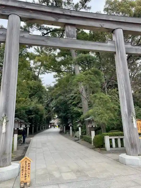 寒川神社の{uncategorized: "未分類", other: "その他", undefined: "問題あり", building: "その他建物", grave: "お墓", sacred_gate: "鳥居", guardian: "狛犬", statue: "像", buddha: "仏像", history: "歴史", nature: "自然", garden: "庭園", animal: "動物", pagoda: "塔", temizu: "手水舎", mountain_gate: "山門・神門", sanctuary: "本殿・本堂", subordinate: "末社・摂社", art: "芸術", scenery: "景色", jizo: "地蔵", ema: "絵馬", goshuin: "御朱印", omikuji: "おみくじ", items: "授与品その他", amulet: "お守り", goshuincho: "御朱印帳", eats: "食事", festival: "お祭り", votive_dance: "神楽", shichigosan: "七五三参", wedding: "結婚式", experience: "体験その他", initially: "初詣", around: "周辺", anti_infection: "感染症対策"}