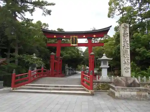 氣比神宮の鳥居