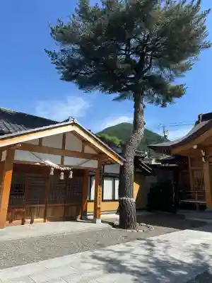 出雲大社飛騨教会の{uncategorized: "未分類", other: "その他", undefined: "問題あり", building: "その他建物", grave: "お墓", sacred_gate: "鳥居", guardian: "狛犬", statue: "像", buddha: "仏像", history: "歴史", nature: "自然", garden: "庭園", animal: "動物", pagoda: "塔", temizu: "手水舎", mountain_gate: "山門・神門", sanctuary: "本殿・本堂", subordinate: "末社・摂社", art: "芸術", scenery: "景色", jizo: "地蔵", ema: "絵馬", goshuin: "御朱印", omikuji: "おみくじ", items: "授与品その他", amulet: "お守り", goshuincho: "御朱印帳", eats: "食事", festival: "お祭り", votive_dance: "神楽", shichigosan: "七五三参", wedding: "結婚式", experience: "体験その他", initially: "初詣", around: "周辺", anti_infection: "感染症対策"}