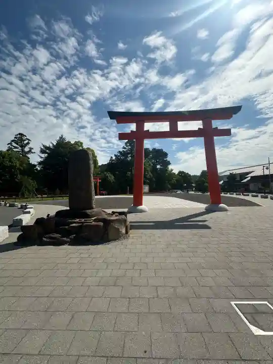 賀茂別雷神社(上賀茂神社)の{uncategorized: "未分類", other: "その他", undefined: "問題あり", building: "その他建物", grave: "お墓", sacred_gate: "鳥居", guardian: "狛犬", statue: "像", buddha: "仏像", history: "歴史", nature: "自然", garden: "庭園", animal: "動物", pagoda: "塔", temizu: "手水舎", mountain_gate: "山門・神門", sanctuary: "本殿・本堂", subordinate: "末社・摂社", art: "芸術", scenery: "景色", jizo: "地蔵", ema: "絵馬", goshuin: "御朱印", omikuji: "おみくじ", items: "授与品その他", amulet: "お守り", goshuincho: "御朱印帳", eats: "食事", festival: "お祭り", votive_dance: "神楽", shichigosan: "七五三参", wedding: "結婚式", experience: "体験その他", initially: "初詣", around: "周辺", anti_infection: "感染症対策"}