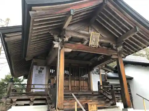 修験道公明院の{uncategorized: "未分類", other: "その他", undefined: "問題あり", building: "その他建物", grave: "お墓", sacred_gate: "鳥居", guardian: "狛犬", statue: "像", buddha: "仏像", history: "歴史", nature: "自然", garden: "庭園", animal: "動物", pagoda: "塔", temizu: "手水舎", mountain_gate: "山門・神門", sanctuary: "本殿・本堂", subordinate: "末社・摂社", art: "芸術", scenery: "景色", jizo: "地蔵", ema: "絵馬", goshuin: "御朱印", omikuji: "おみくじ", items: "授与品その他", amulet: "お守り", goshuincho: "御朱印帳", eats: "食事", festival: "お祭り", votive_dance: "神楽", shichigosan: "七五三参", wedding: "結婚式", experience: "体験その他", initially: "初詣", around: "周辺", anti_infection: "感染症対策"}