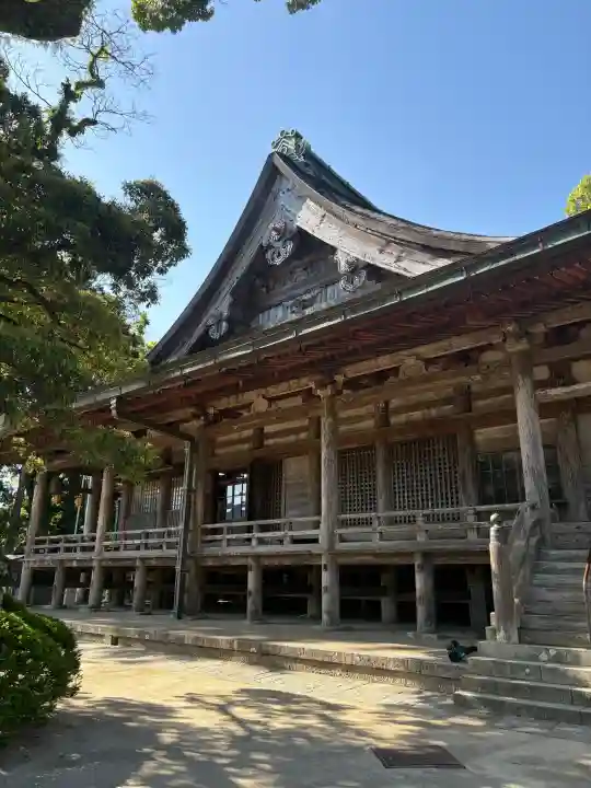 青岸渡寺の{uncategorized: "未分類", other: "その他", undefined: "問題あり", building: "その他建物", grave: "お墓", sacred_gate: "鳥居", guardian: "狛犬", statue: "像", buddha: "仏像", history: "歴史", nature: "自然", garden: "庭園", animal: "動物", pagoda: "塔", temizu: "手水舎", mountain_gate: "山門・神門", sanctuary: "本殿・本堂", subordinate: "末社・摂社", art: "芸術", scenery: "景色", jizo: "地蔵", ema: "絵馬", goshuin: "御朱印", omikuji: "おみくじ", items: "授与品その他", amulet: "お守り", goshuincho: "御朱印帳", eats: "食事", festival: "お祭り", votive_dance: "神楽", shichigosan: "七五三参", wedding: "結婚式", experience: "体験その他", initially: "初詣", around: "周辺", anti_infection: "感染症対策"}