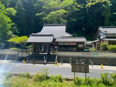 羅漢寺の{uncategorized: "未分類", other: "その他", undefined: "問題あり", building: "その他建物", grave: "お墓", sacred_gate: "鳥居", guardian: "狛犬", statue: "像", buddha: "仏像", history: "歴史", nature: "自然", garden: "庭園", animal: "動物", pagoda: "塔", temizu: "手水舎", mountain_gate: "山門・神門", sanctuary: "本殿・本堂", subordinate: "末社・摂社", art: "芸術", scenery: "景色", jizo: "地蔵", ema: "絵馬", goshuin: "御朱印", omikuji: "おみくじ", items: "授与品その他", amulet: "お守り", goshuincho: "御朱印帳", eats: "食事", festival: "お祭り", votive_dance: "神楽", shichigosan: "七五三参", wedding: "結婚式", experience: "体験その他", initially: "初詣", around: "周辺", anti_infection: "感染症対策"}