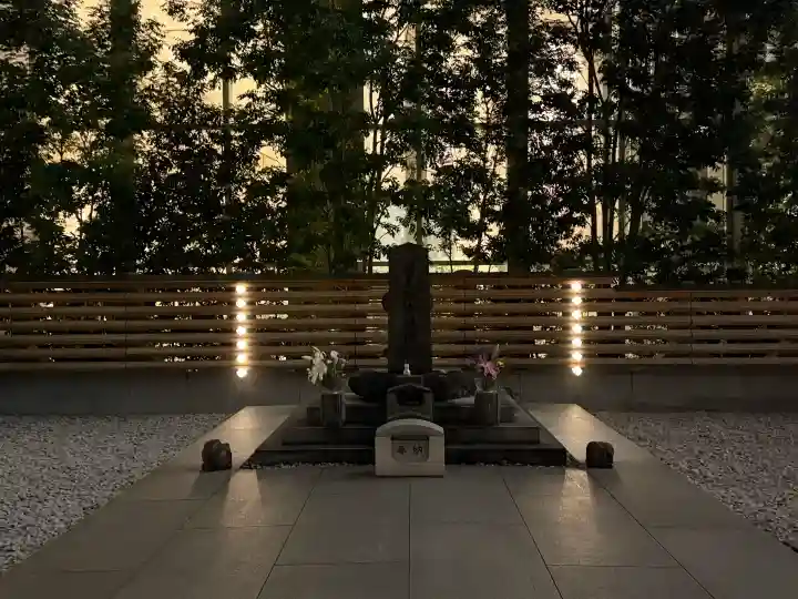 将門塚の{uncategorized: "未分類", other: "その他", undefined: "問題あり", building: "その他建物", grave: "お墓", sacred_gate: "鳥居", guardian: "狛犬", statue: "像", buddha: "仏像", history: "歴史", nature: "自然", garden: "庭園", animal: "動物", pagoda: "塔", temizu: "手水舎", mountain_gate: "山門・神門", sanctuary: "本殿・本堂", subordinate: "末社・摂社", art: "芸術", scenery: "景色", jizo: "地蔵", ema: "絵馬", goshuin: "御朱印", omikuji: "おみくじ", items: "授与品その他", amulet: "お守り", goshuincho: "御朱印帳", eats: "食事", festival: "お祭り", votive_dance: "神楽", shichigosan: "七五三参", wedding: "結婚式", experience: "体験その他", initially: "初詣", around: "周辺", anti_infection: "感染症対策"}