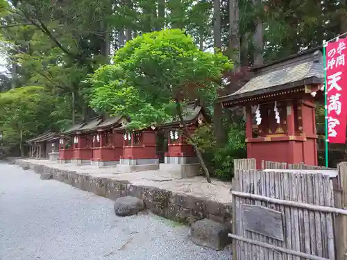 北口本宮冨士浅間神社の末社・摂社