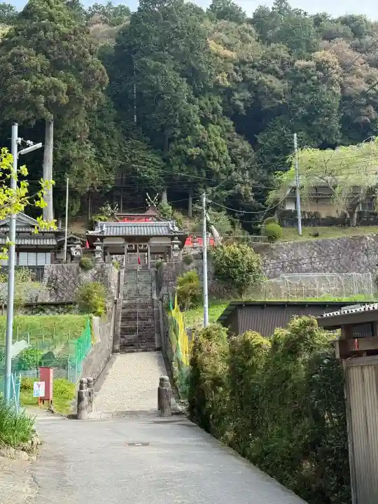 天神社の{uncategorized: "未分類", other: "その他", undefined: "問題あり", building: "その他建物", grave: "お墓", sacred_gate: "鳥居", guardian: "狛犬", statue: "像", buddha: "仏像", history: "歴史", nature: "自然", garden: "庭園", animal: "動物", pagoda: "塔", temizu: "手水舎", mountain_gate: "山門・神門", sanctuary: "本殿・本堂", subordinate: "末社・摂社", art: "芸術", scenery: "景色", jizo: "地蔵", ema: "絵馬", goshuin: "御朱印", omikuji: "おみくじ", items: "授与品その他", amulet: "お守り", goshuincho: "御朱印帳", eats: "食事", festival: "お祭り", votive_dance: "神楽", shichigosan: "七五三参", wedding: "結婚式", experience: "体験その他", initially: "初詣", around: "周辺", anti_infection: "感染症対策"}
