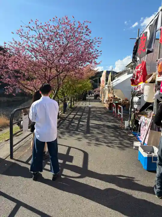 川津来宮神社の{uncategorized: "未分類", other: "その他", undefined: "問題あり", building: "その他建物", grave: "お墓", sacred_gate: "鳥居", guardian: "狛犬", statue: "像", buddha: "仏像", history: "歴史", nature: "自然", garden: "庭園", animal: "動物", pagoda: "塔", temizu: "手水舎", mountain_gate: "山門・神門", sanctuary: "本殿・本堂", subordinate: "末社・摂社", art: "芸術", scenery: "景色", jizo: "地蔵", ema: "絵馬", goshuin: "御朱印", omikuji: "おみくじ", items: "授与品その他", amulet: "お守り", goshuincho: "御朱印帳", eats: "食事", festival: "お祭り", votive_dance: "神楽", shichigosan: "七五三参", wedding: "結婚式", experience: "体験その他", initially: "初詣", around: "周辺", anti_infection: "感染症対策"}