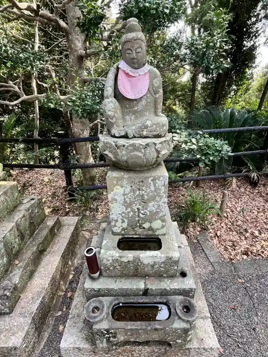 道成寺の{uncategorized: "未分類", other: "その他", undefined: "問題あり", building: "その他建物", grave: "お墓", sacred_gate: "鳥居", guardian: "狛犬", statue: "像", buddha: "仏像", history: "歴史", nature: "自然", garden: "庭園", animal: "動物", pagoda: "塔", temizu: "手水舎", mountain_gate: "山門・神門", sanctuary: "本殿・本堂", subordinate: "末社・摂社", art: "芸術", scenery: "景色", jizo: "地蔵", ema: "絵馬", goshuin: "御朱印", omikuji: "おみくじ", items: "授与品その他", amulet: "お守り", goshuincho: "御朱印帳", eats: "食事", festival: "お祭り", votive_dance: "神楽", shichigosan: "七五三参", wedding: "結婚式", experience: "体験その他", initially: "初詣", around: "周辺", anti_infection: "感染症対策"}
