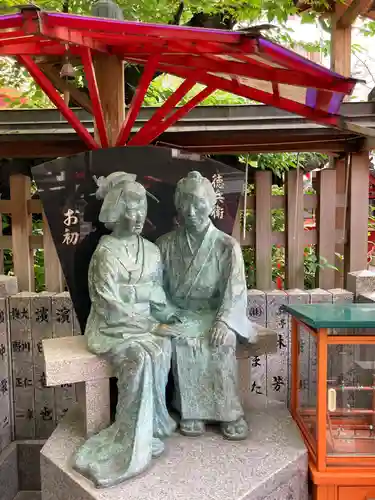 露天神社（お初天神）の像