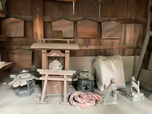 靍護稲荷神社の{uncategorized: "未分類", other: "その他", undefined: "問題あり", building: "その他建物", grave: "お墓", sacred_gate: "鳥居", guardian: "狛犬", statue: "像", buddha: "仏像", history: "歴史", nature: "自然", garden: "庭園", animal: "動物", pagoda: "塔", temizu: "手水舎", mountain_gate: "山門・神門", sanctuary: "本殿・本堂", subordinate: "末社・摂社", art: "芸術", scenery: "景色", jizo: "地蔵", ema: "絵馬", goshuin: "御朱印", omikuji: "おみくじ", items: "授与品その他", amulet: "お守り", goshuincho: "御朱印帳", eats: "食事", festival: "お祭り", votive_dance: "神楽", shichigosan: "七五三参", wedding: "結婚式", experience: "体験その他", initially: "初詣", around: "周辺", anti_infection: "感染症対策"}