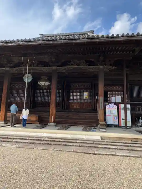 西大寺の本殿・本堂
