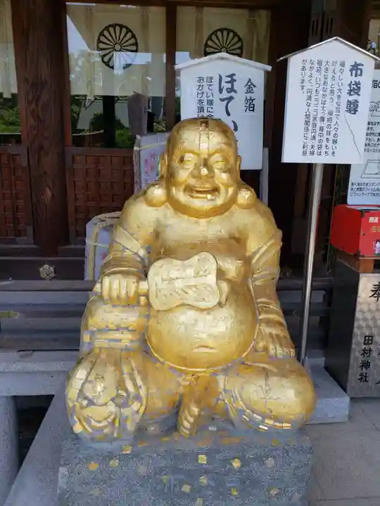 田村神社の像