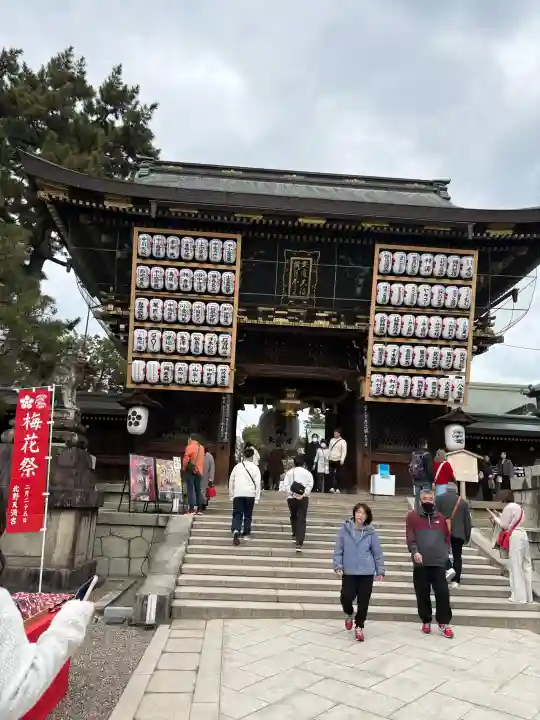 北野天満宮の{uncategorized: "未分類", other: "その他", undefined: "問題あり", building: "その他建物", grave: "お墓", sacred_gate: "鳥居", guardian: "狛犬", statue: "像", buddha: "仏像", history: "歴史", nature: "自然", garden: "庭園", animal: "動物", pagoda: "塔", temizu: "手水舎", mountain_gate: "山門・神門", sanctuary: "本殿・本堂", subordinate: "末社・摂社", art: "芸術", scenery: "景色", jizo: "地蔵", ema: "絵馬", goshuin: "御朱印", omikuji: "おみくじ", items: "授与品その他", amulet: "お守り", goshuincho: "御朱印帳", eats: "食事", festival: "お祭り", votive_dance: "神楽", shichigosan: "七五三参", wedding: "結婚式", experience: "体験その他", initially: "初詣", around: "周辺", anti_infection: "感染症対策"}