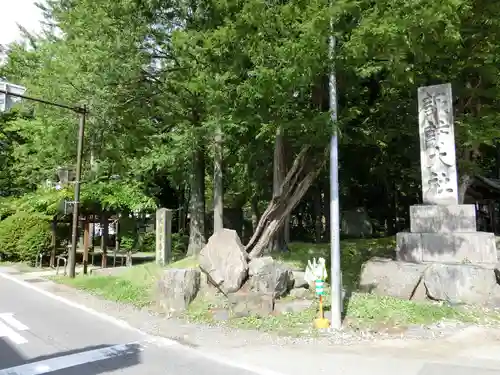 諏訪大社下社秋宮の自然