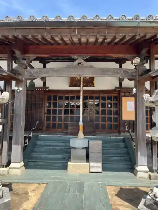 津田寺の{uncategorized: "未分類", other: "その他", undefined: "問題あり", building: "その他建物", grave: "お墓", sacred_gate: "鳥居", guardian: "狛犬", statue: "像", buddha: "仏像", history: "歴史", nature: "自然", garden: "庭園", animal: "動物", pagoda: "塔", temizu: "手水舎", mountain_gate: "山門・神門", sanctuary: "本殿・本堂", subordinate: "末社・摂社", art: "芸術", scenery: "景色", jizo: "地蔵", ema: "絵馬", goshuin: "御朱印", omikuji: "おみくじ", items: "授与品その他", amulet: "お守り", goshuincho: "御朱印帳", eats: "食事", festival: "お祭り", votive_dance: "神楽", shichigosan: "七五三参", wedding: "結婚式", experience: "体験その他", initially: "初詣", around: "周辺", anti_infection: "感染症対策"}