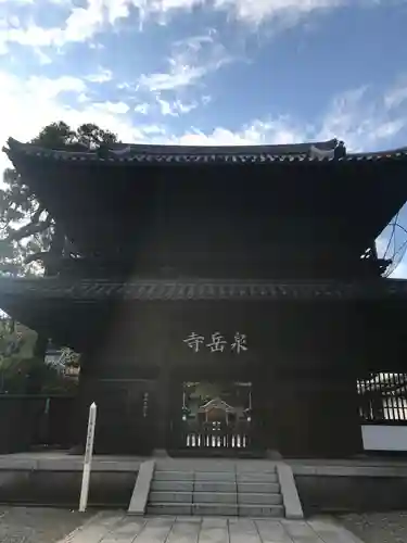 泉岳寺の山門