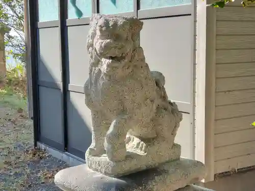 泊稲荷神社の狛犬