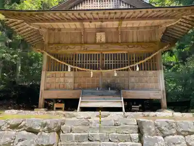 小松神社の{uncategorized: "未分類", other: "その他", undefined: "問題あり", building: "その他建物", grave: "お墓", sacred_gate: "鳥居", guardian: "狛犬", statue: "像", buddha: "仏像", history: "歴史", nature: "自然", garden: "庭園", animal: "動物", pagoda: "塔", temizu: "手水舎", mountain_gate: "山門・神門", sanctuary: "本殿・本堂", subordinate: "末社・摂社", art: "芸術", scenery: "景色", jizo: "地蔵", ema: "絵馬", goshuin: "御朱印", omikuji: "おみくじ", items: "授与品その他", amulet: "お守り", goshuincho: "御朱印帳", eats: "食事", festival: "お祭り", votive_dance: "神楽", shichigosan: "七五三参", wedding: "結婚式", experience: "体験その他", initially: "初詣", around: "周辺", anti_infection: "感染症対策"}